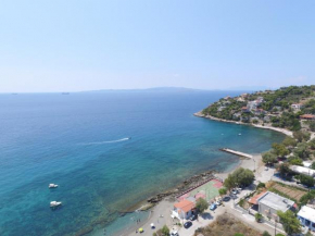 Vacation house with majestic blue sea and green mountain views, Salamina